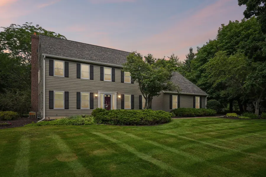 237 Hickory Dr, Delafield, WI 53018 - #2