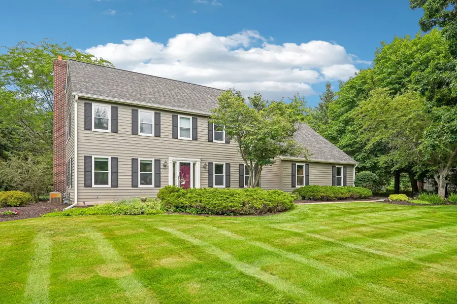237 Hickory Dr, Delafield, WI 53018 - #3