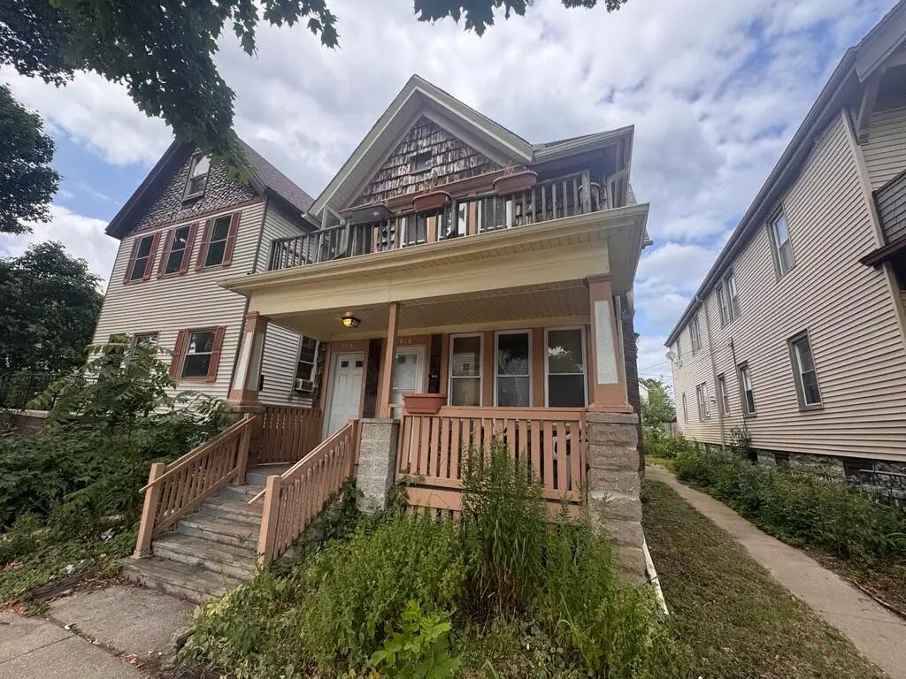 916 E Meinecke Ave, Milwaukee, WI 53212 - #1