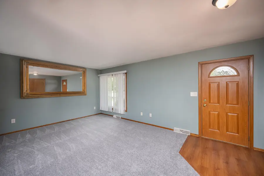 7601 S Manor Ave, Oak Creek, WI 53154 - #3