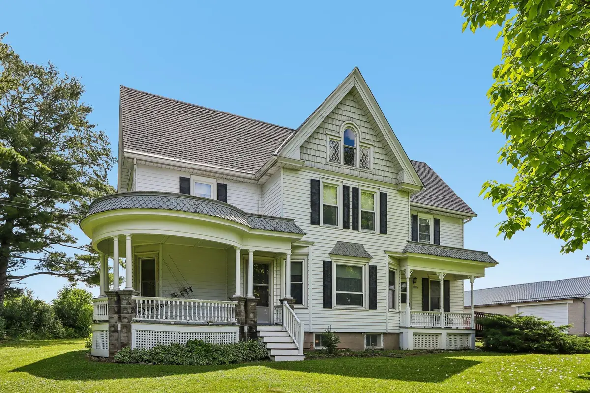 3226 Jackson Dr, Jackson, WI 53037 - #1