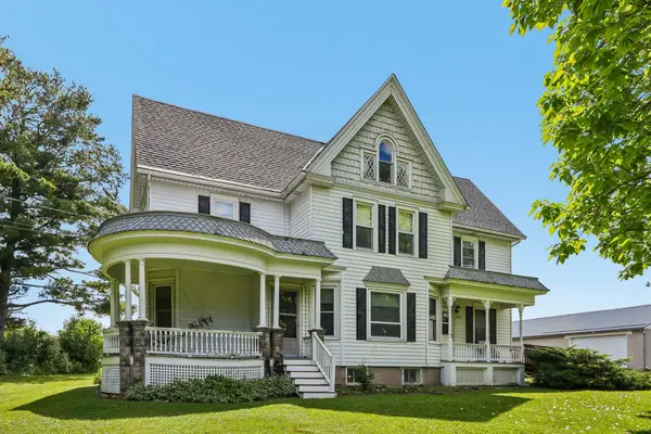 3226 Jackson Dr, Jackson, WI 53037