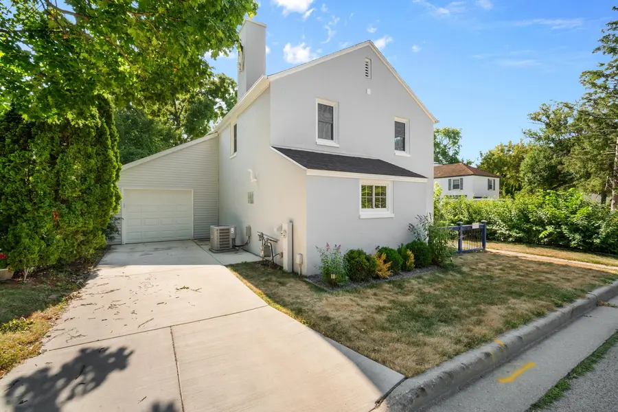 5818 Currant Ln, Greendale, WI 53219 - #2