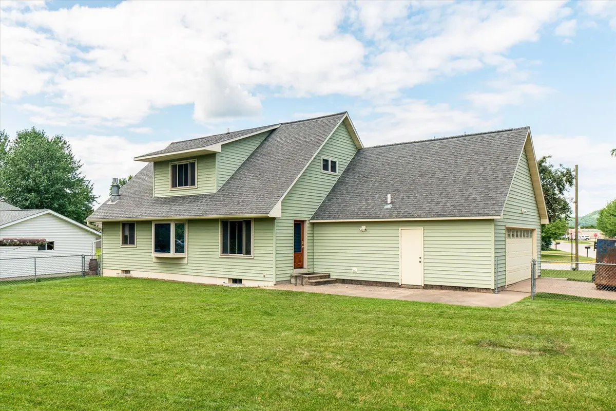 1430 Willow St, La Crescent, MN 55947 - #1