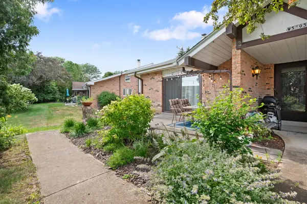 N16W5393 Garfield Ct, Cedarburg, WI 53012