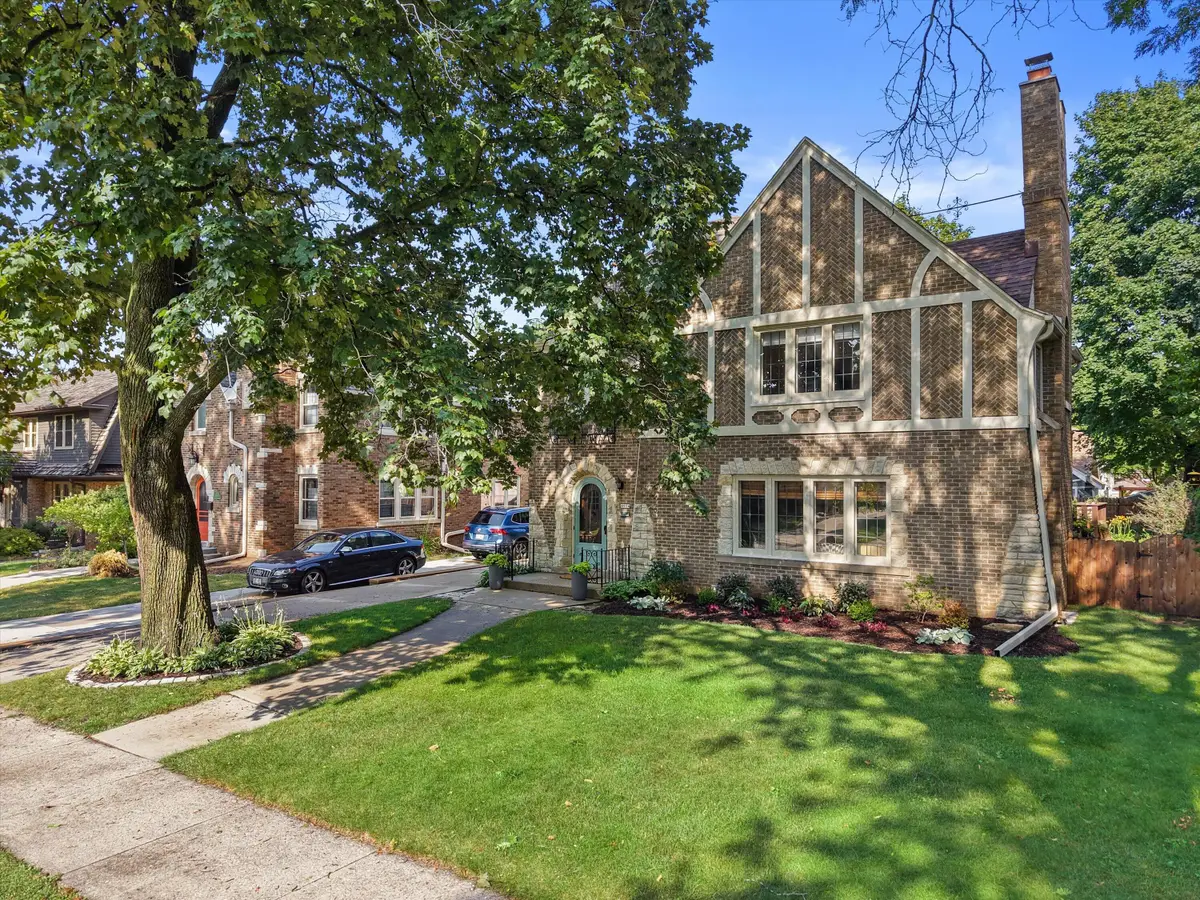 4914 N Woodburn St, Whitefish Bay, WI 53217 - #1