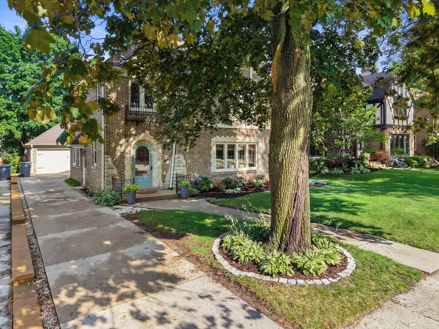 4914 N Woodburn St, Whitefish Bay, WI 53217 - #3