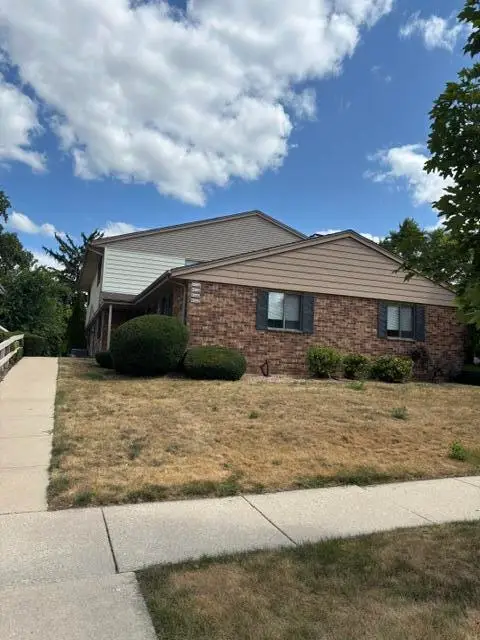 9442 W Maple Ct, West Allis, WI 53214