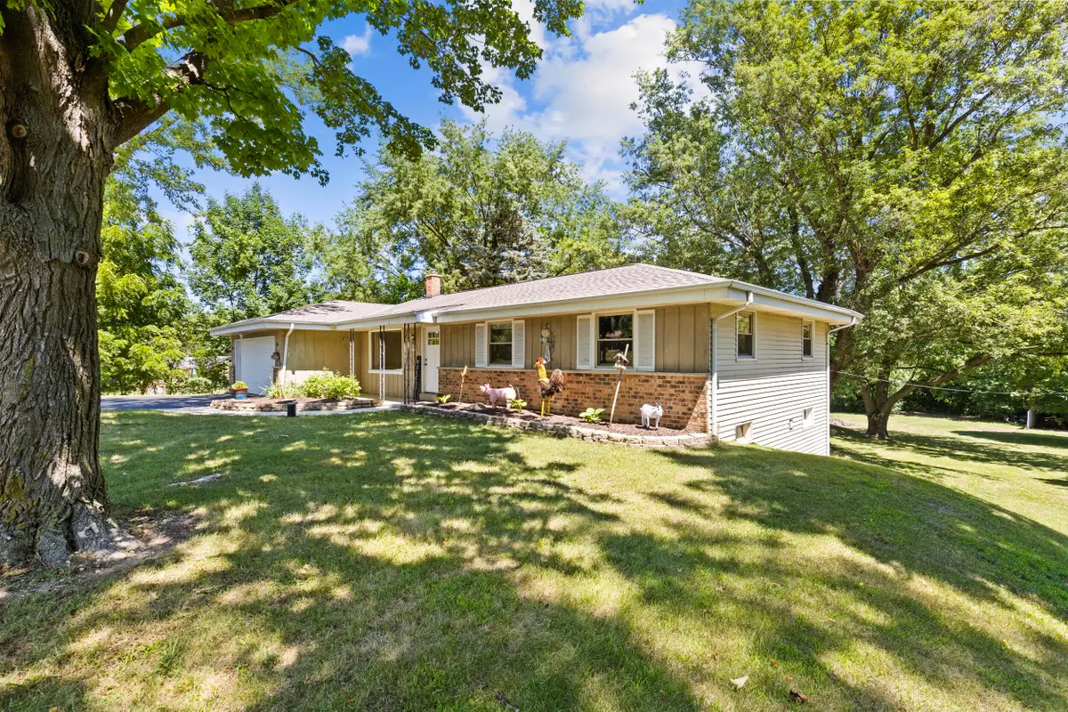 W230S5930 Molla Dr, Waukesha, WI 53189 - #1