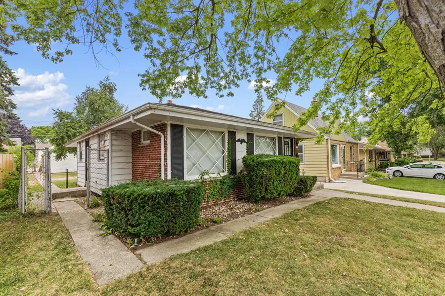 4929 N 89th St, Milwaukee, WI 53225 - #2