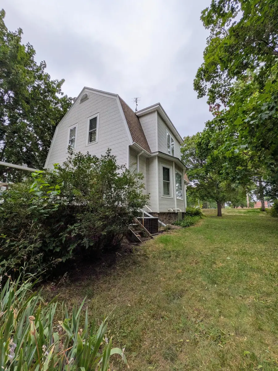 1004 Whitewater Ave, Fort Atkinson, WI 53538 - #2