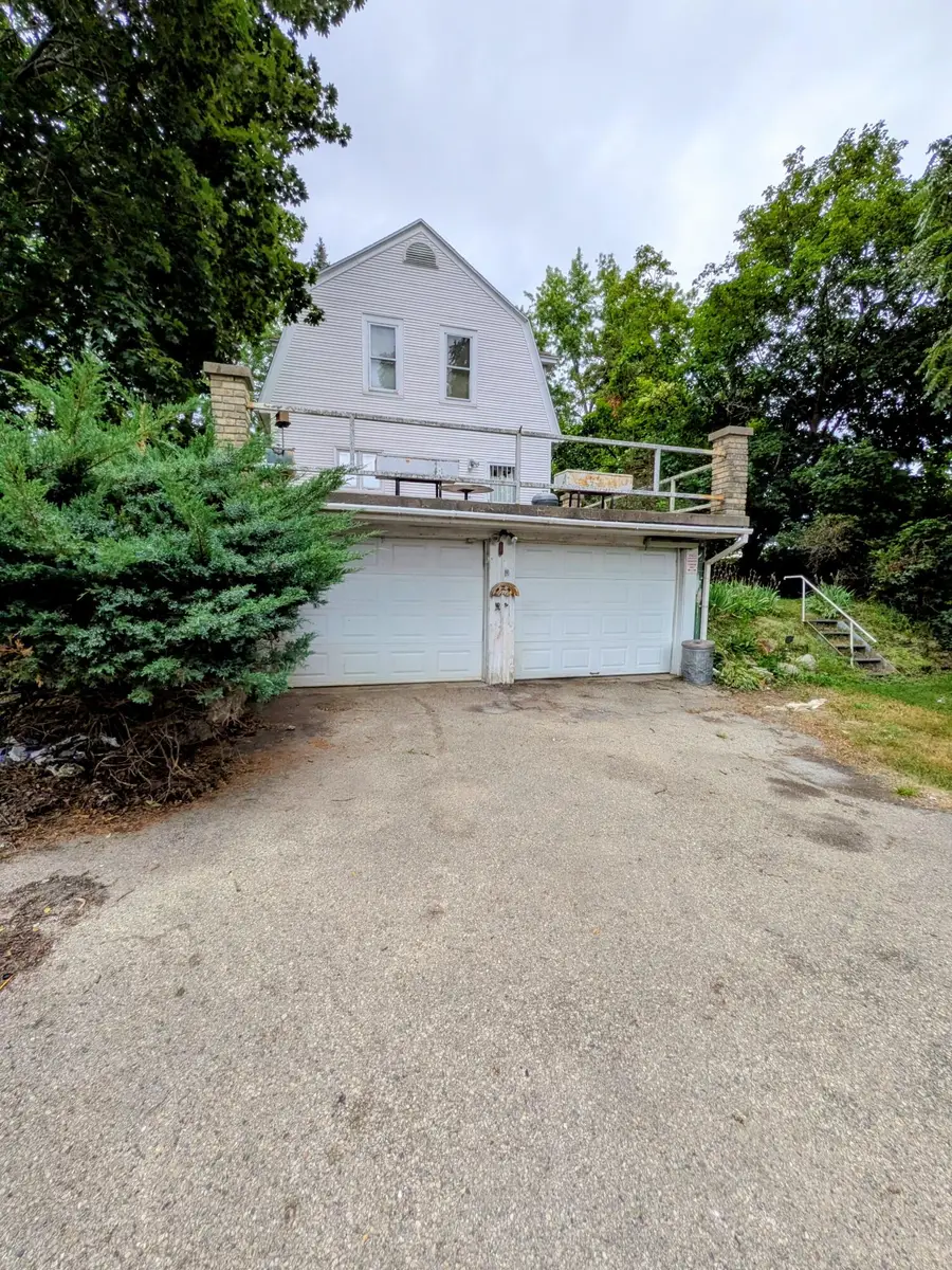 1004 Whitewater Ave, Fort Atkinson, WI 53538 - #3
