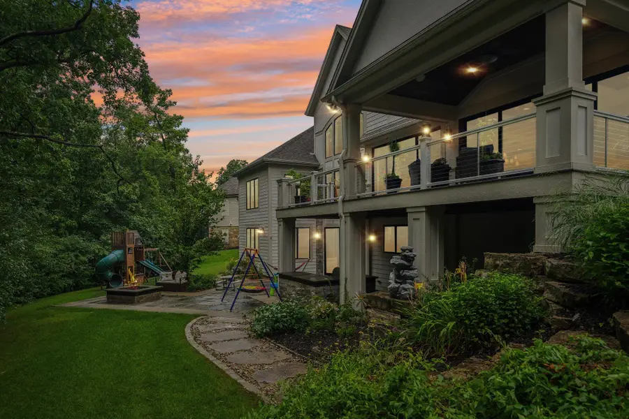1646 Twisted Oak Ct, Hartland, WI 53029 - #2