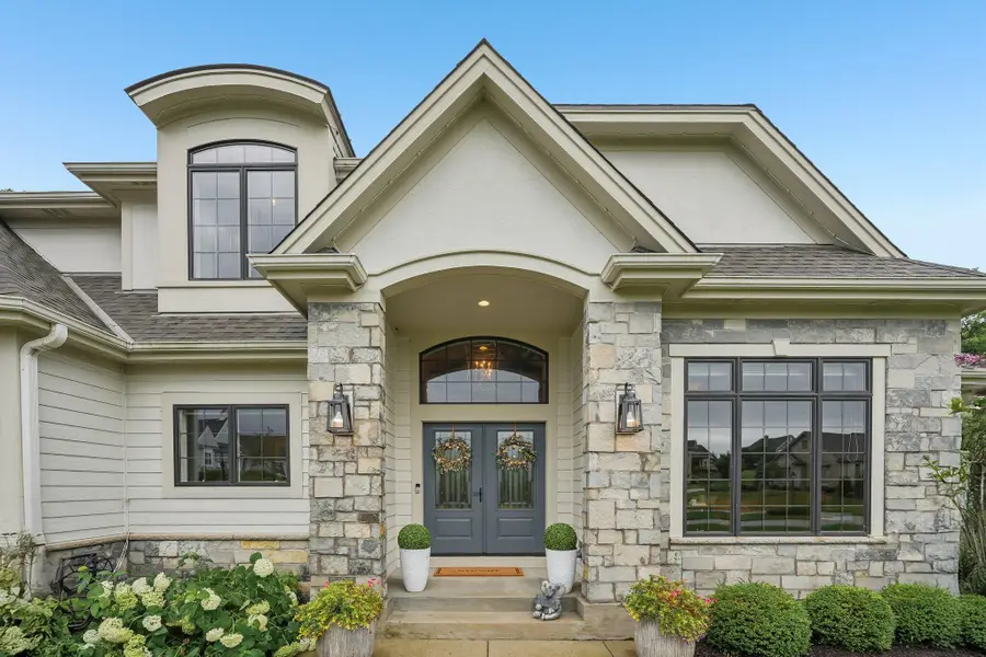 1646 Twisted Oak Ct, Hartland, WI 53029 - #3