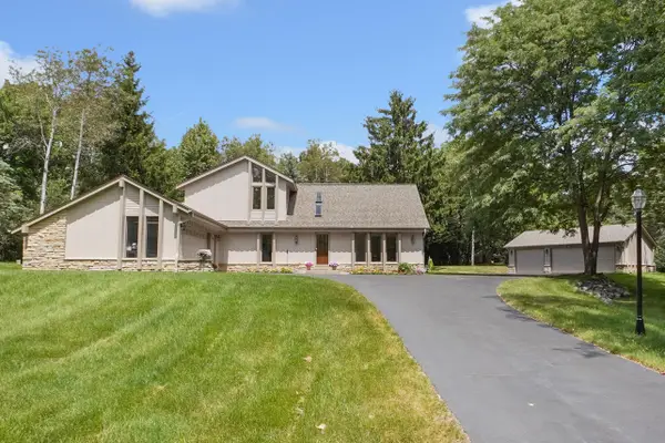 N11W31116 Bunker Hill Trl, Delafield, WI 53018