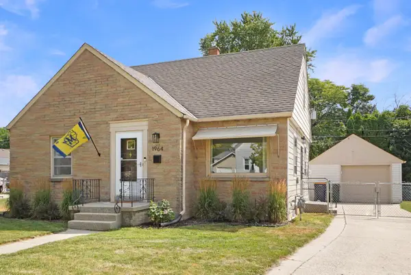1964 S 91st St, West Allis, WI 53227