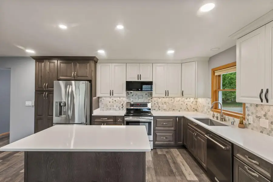 1020 Lilac Ln, Pewaukee, WI 53072 - #3