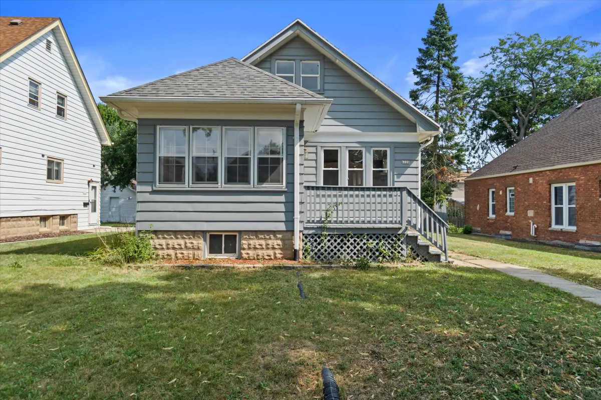 6220 W Girard Ave, Milwaukee, WI 53210 - #1