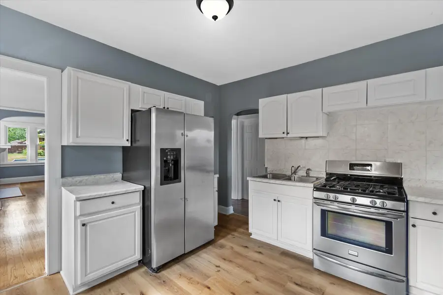 6220 W Girard Ave, Milwaukee, WI 53210 - #2