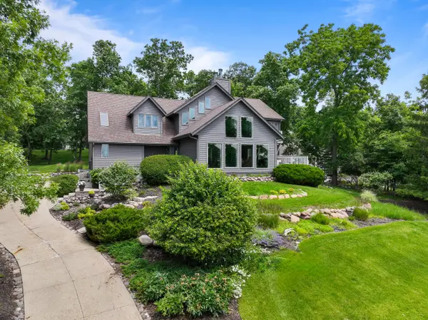 1085 Saratoga Ln, Geneva, WI 53147