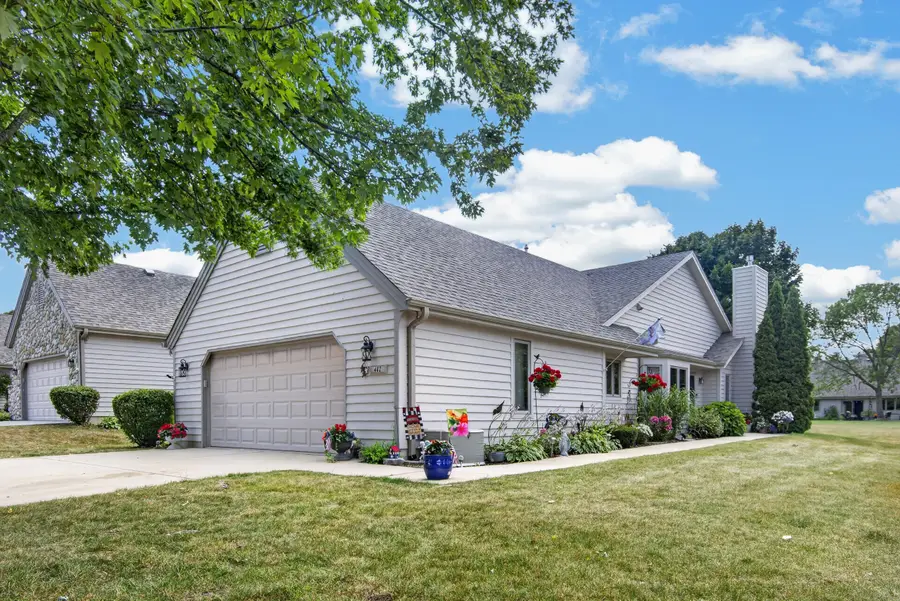 402 Greenvalley Dr, Mount Pleasant, WI 53406 - #2