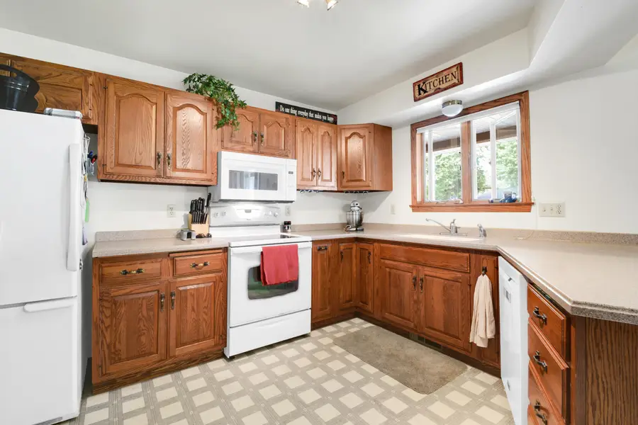 982 W Acorn Dr, Lomira, WI 53048 - #3