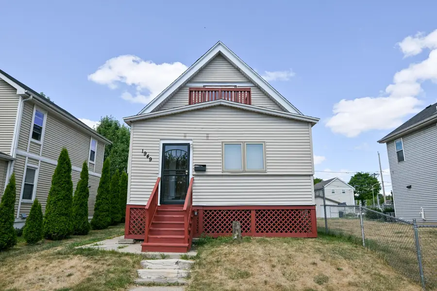 1949 N 25th St, Milwaukee, WI 53205 - #2