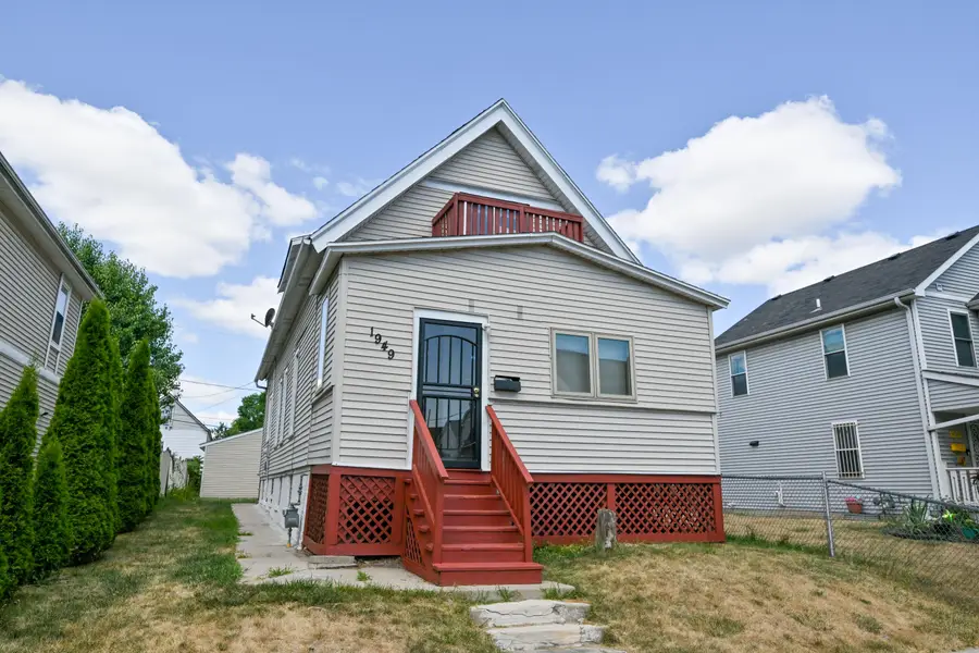 1949 N 25th St, Milwaukee, WI 53205 - #3