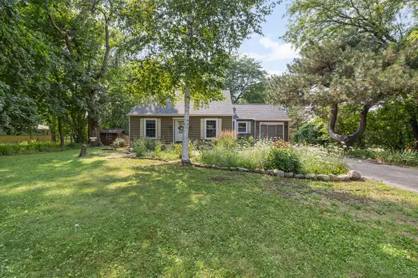W278N2147 Lakeview Dr, Pewaukee, WI 53072