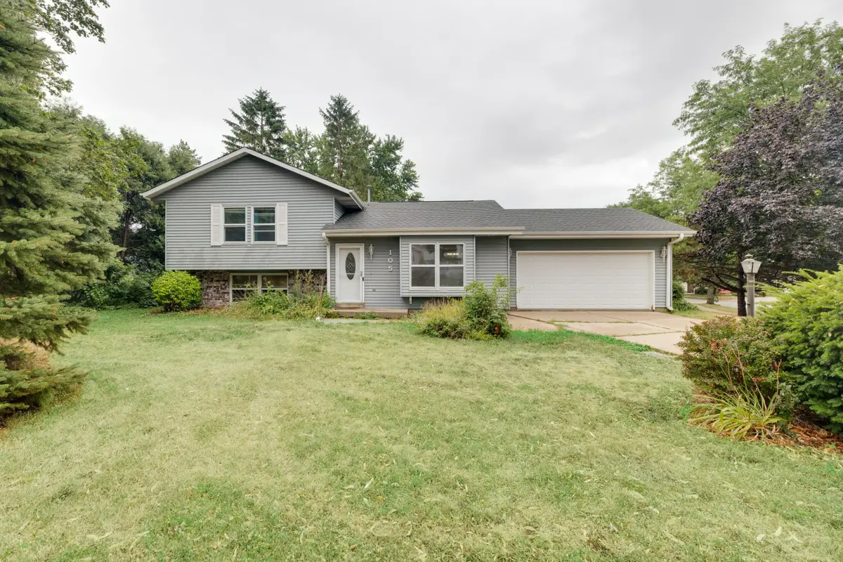 105 Joellen Dr, Waukesha, WI 53188 - #1