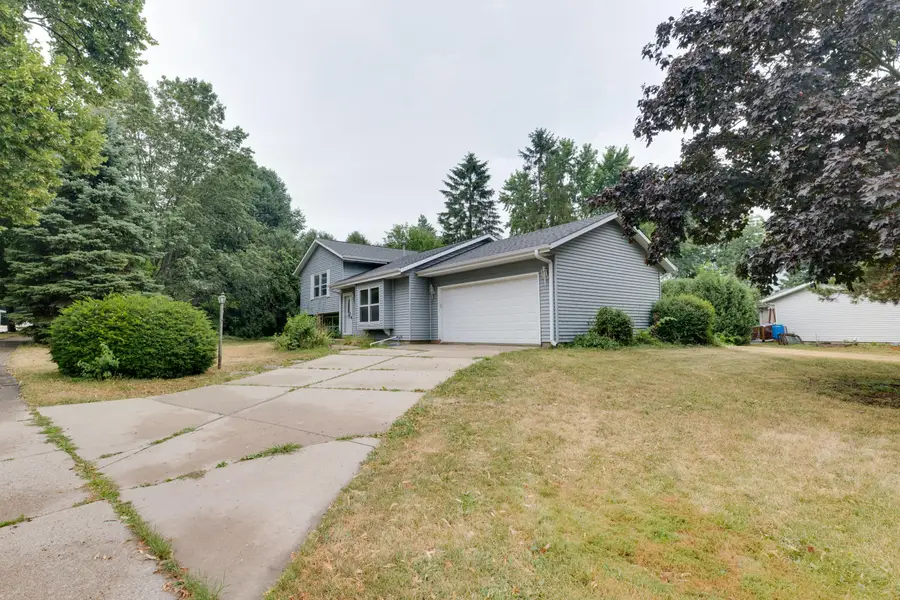 105 Joellen Dr, Waukesha, WI 53188 - #2