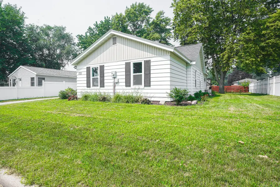 1723 Bainbridge St, French Island, WI 54603 - #2