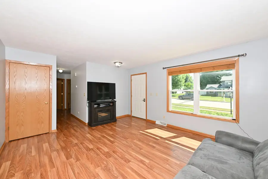 W201N16255 Ash Dr, Jackson, WI 53037 - #2