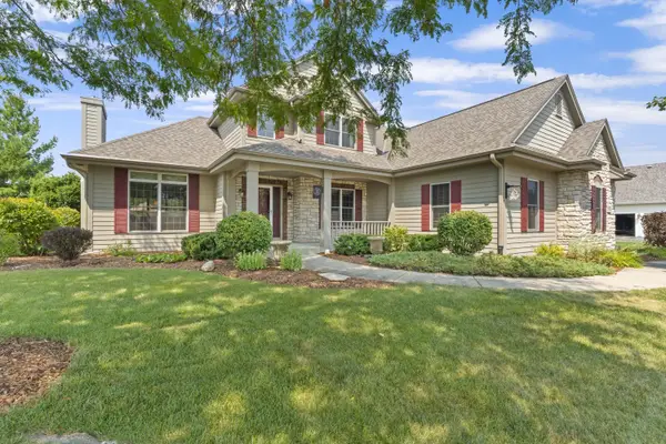 1704 River Lakes Rd N, Oconomowoc, WI 53066