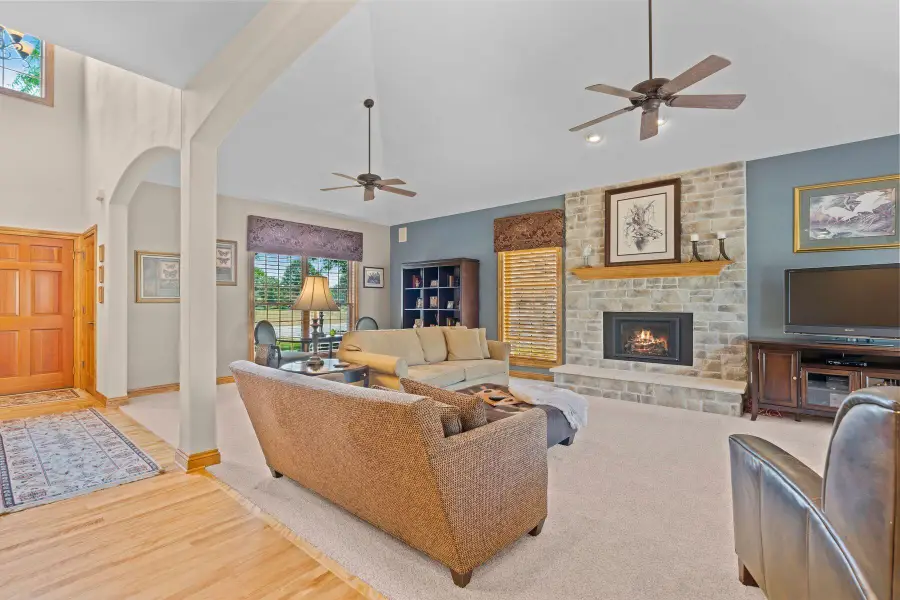 1704 River Lakes Rd N, Oconomowoc, WI 53066 - #2