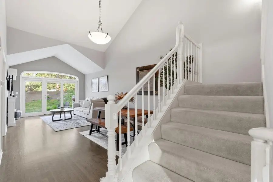 W240N2160 Dorchester Dr, Pewaukee, WI 53072 - #2