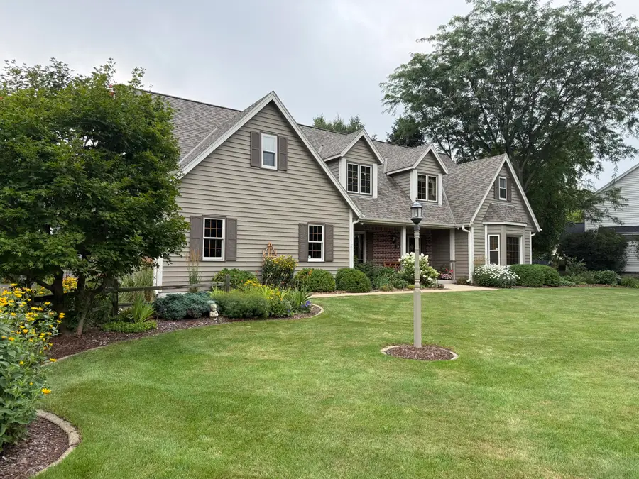 103 Birch Rd, Delafield, WI 53018 - #2
