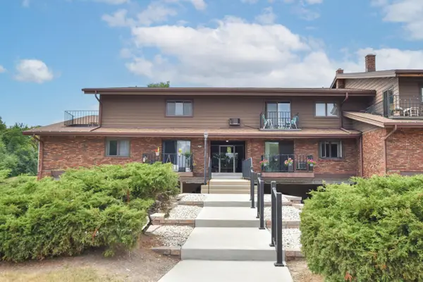3935 S 84th St, Greenfield, WI 53228