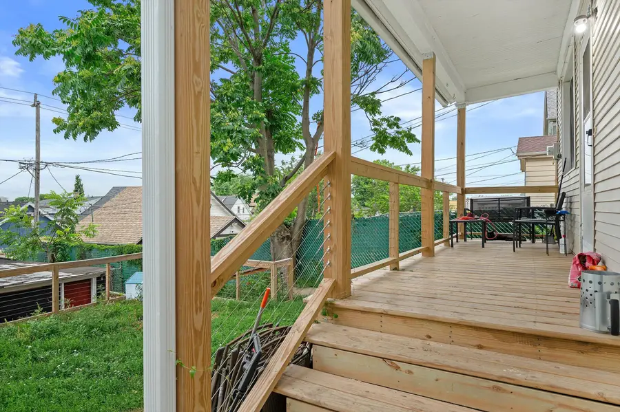 1515 S 33rd St, Milwaukee, WI 53215 - #2