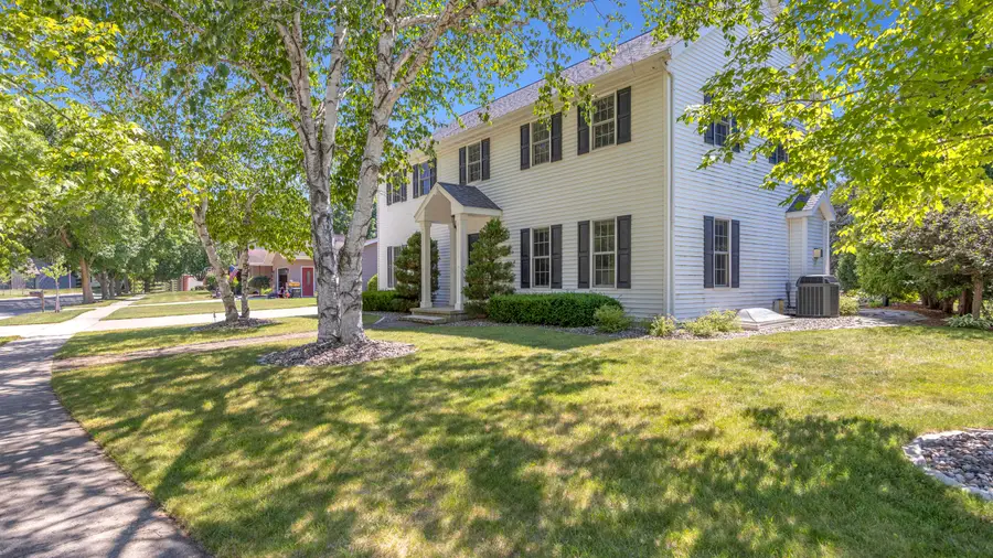 22 Eastbrook Ln, Fond Du Lac, WI 54935 - #2