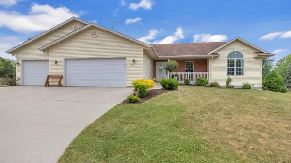 1223 Huron Trl, Sheboygan Falls, WI 53085