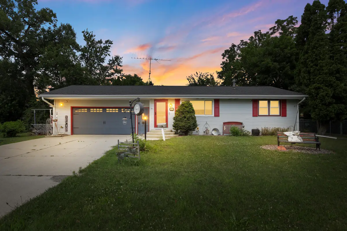 116 Kathy Ln, Darien, WI 53114 - #1