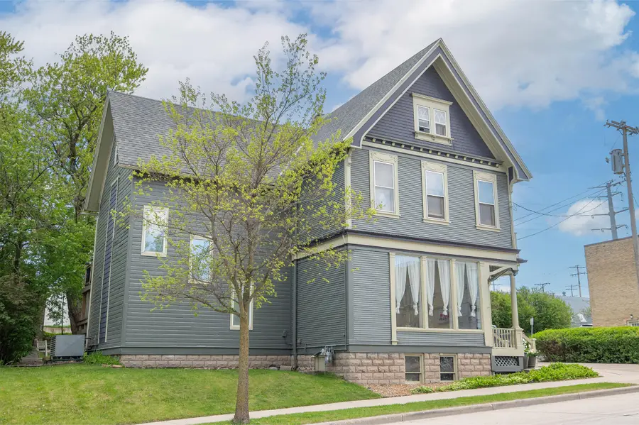 531 W Grand Ave, Port Washington, WI 53074 - #2