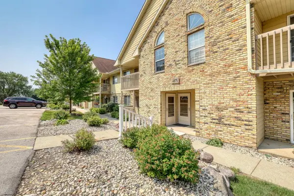 4875 Easy St, Delafield, WI 53029