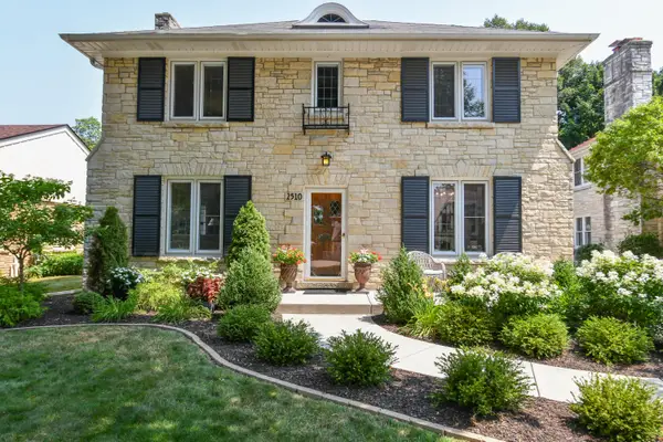 2510 N Harding Blvd, Wauwatosa, WI 53226