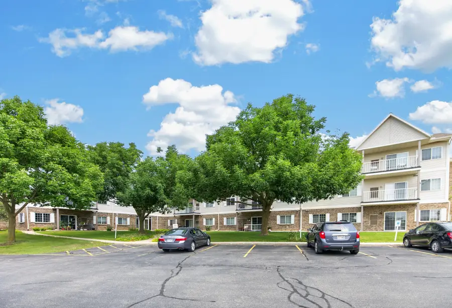 140 W Commerce Blvd, Slinger, WI 53086 - #2