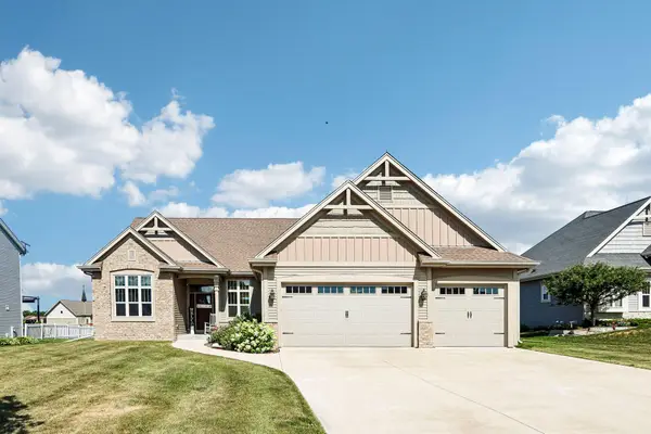 517 Spur Rd, Slinger, WI 53086