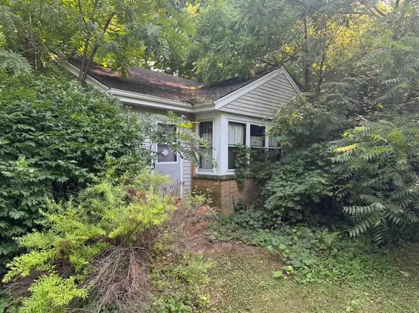 3629 W Woodward Dr, Franklin, WI 53132