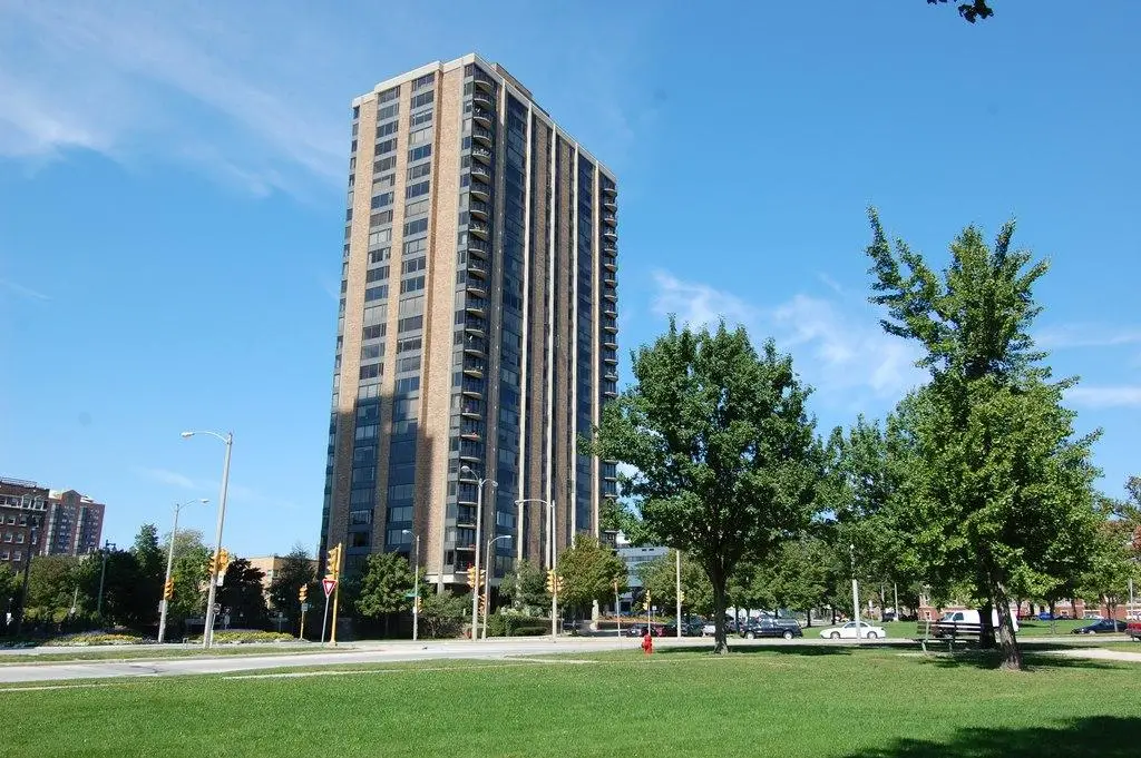 929 N Astor St, Milwaukee, WI 53202 - #1