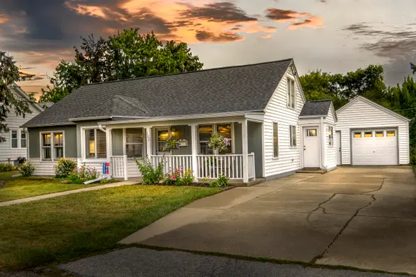 122 Elm St, Pewaukee, WI 53072